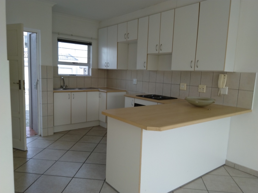 To Let 3 Bedroom Property for Rent in Longlands Western Cape
